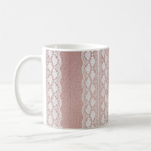 Taza De Café Oro rosa metálico, textura de encaje blanquecino.
