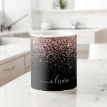 Taza De Café Oro Rosa - Nombre de la parquea del Purpurina negr<br><div class="desc">Oro Rosa - Purpurina Rubor Rosado y Negro Espuma Cepillado Nombre Metalizado del Monograma y Taza de Café Inicial o Mug. Esto hace que el dulce perfecto cumpleaños 16, boda, ducha de novia, aniversario, ducha de bebé o fiesta de soltera sea regalo para alguien que ama el lujo glam y...</div>