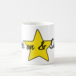 Taza De Café Oscile encendido y cante al coro de la estrella