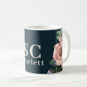 Taza De Café Oscuro romántico pintado de iniciales florales reg