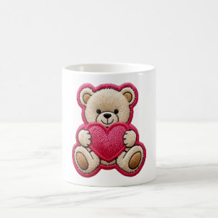 Taza De Café Oso de peluche parchado sosteniendo un corazón