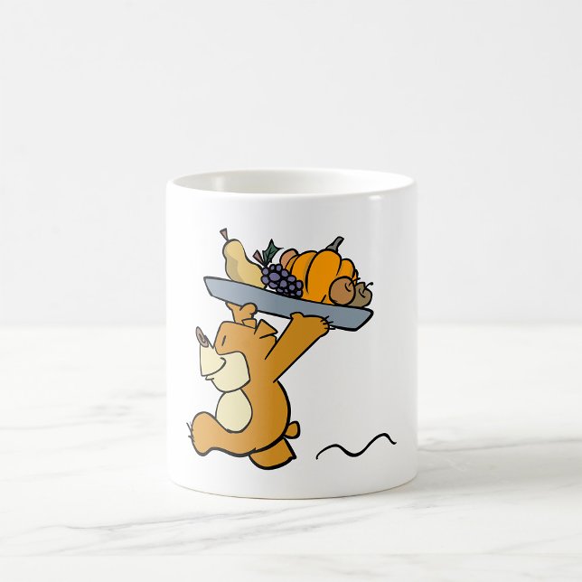 Taza De Café Oso lindo llevando una bandeja de cosecha festiva (Subido por el creador)