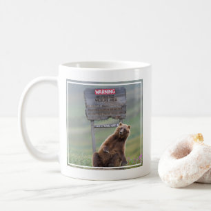 Taza De Café Oso Pardo Juega Con Señal