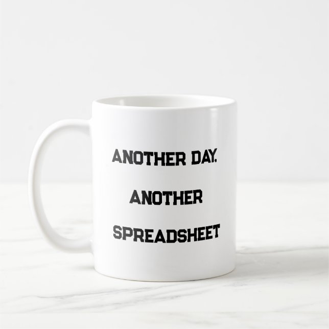 Taza De Café Otro día otra hoja de cálculo - Mug Relacionable (Izquierda)