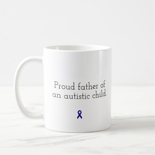 Taza De Café Padre orgulloso de un niño autístico (Izquierda)