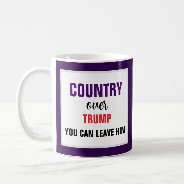 Taza De Café País sobre el pueblo Trump por encima de la person (Izquierda)