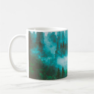 Taza De Café Paisaje de montaña nigoso con bosque de abetos y
