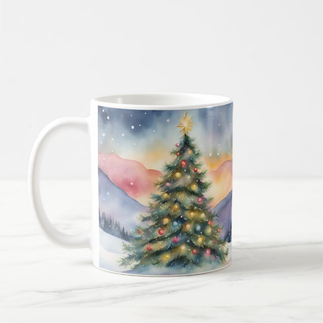 Taza De Café Paisaje invernal del árbol de Navidad iluminado po (Izquierda)