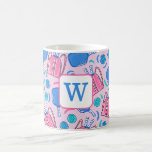 Taza De Café Palas y Pelotas de Pickleball Monograma Rosa Prepp
