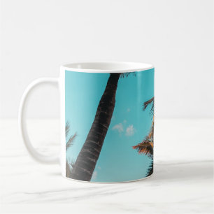 TAZA DE CAFÉ PALMERAS TROPICALES RETRO JUNTO A LA PLAYA