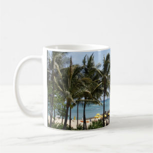 Taza De Café Palmeras y playa en un café