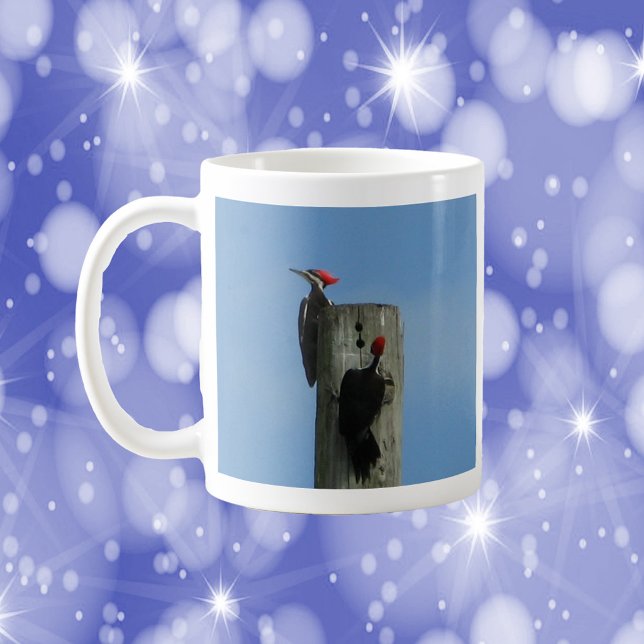 Taza De Café Pañuelos de madera posando en un polo (A mug with a photograph of two woodpeckers on a pole)