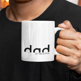 Taza De Café Papá simple moderno con nombres de niños