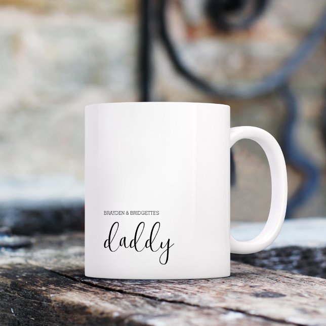 Taza De Café Papi moderno niño simple nombra a los padres Día (Simple Black and White Fathers Day Coffee Mug Kids Names Customizable Daddy Mug)