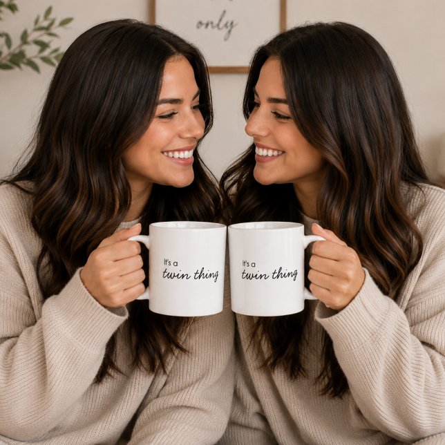 Taza de café para gemelos | Es una cosa de gemelos (Matching twin mugs with a sweet quote design for sisters, siblings, and everyday coffee moments.)
