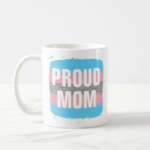 Taza de café para mamá orgullosa de la bandera tra