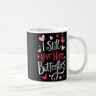 Taza De Café Para parejas _ Todavía le doy mariposas _ Divertid