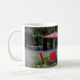 Taza De Café Paraguas rojos y jardín de lavanda