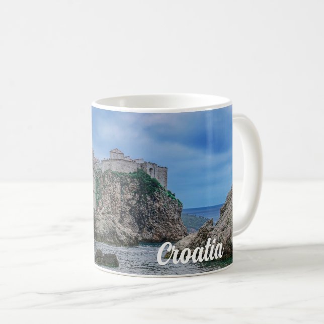 Taza De Café Paredes de fortaleza, costa rocosa y mar en Croaci (Anverso derecho)
