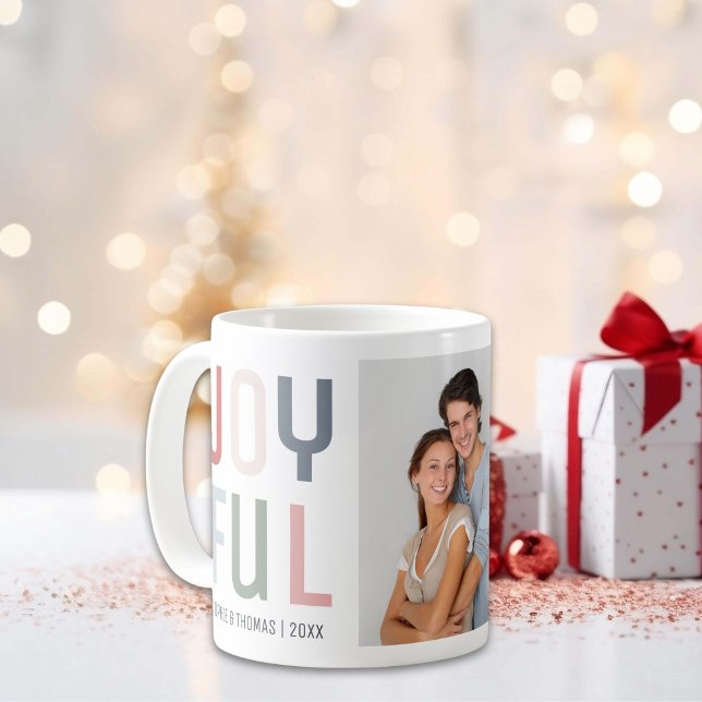 Taza De Café Pareja Alegre Foto Navidad (Joyful Couple Photo Christmas Coffee Mug)