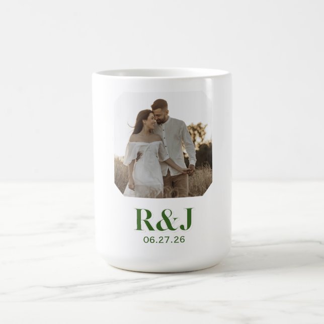 Taza De Café Pareja boda Añadir foto Monograma verde (Centro)