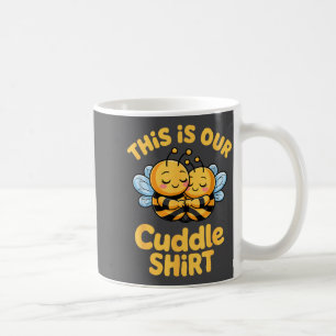 Taza De Café Pareja de abejas lindas y divertidas para acurruca