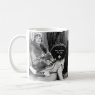 Taza De Café Pareja sentada en un compartimiento de un tren