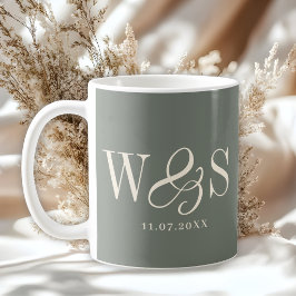 Taza De Café Parejas de boda iniciales elegantes salvia