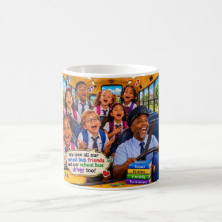 Taza De Café Paseo Alegre en Autobús Escolar con Amigos y Condu