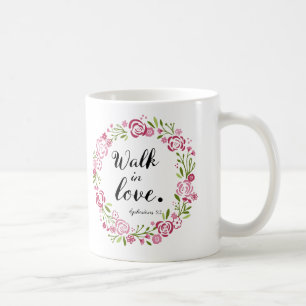 Taza De Café Paseo de la guirnalda de los rosas en el amor