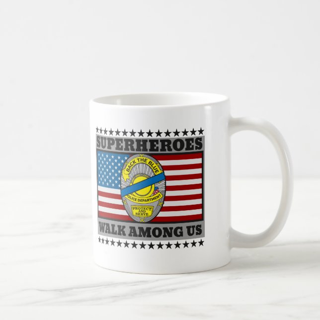 Taza De Café Paseo de los super héroes de la policía entre (Derecha)