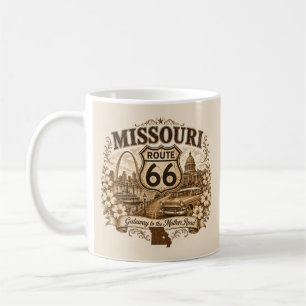 Taza De Café Paseo matutino por la puerta de entrada de la ruta