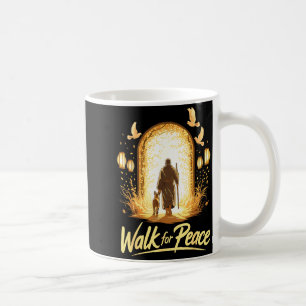 Taza De Café Paseo por la paz monje espiritual con perro y palo