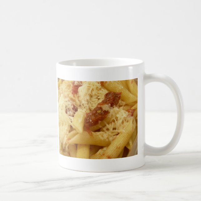 Taza De Café Pastas de pene, tomates y queso (Derecha)