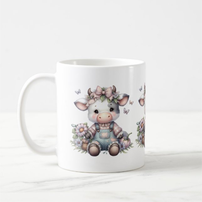 Taza De Café Pastel dulce de vaca bebé en overoles con flores (Izquierda)