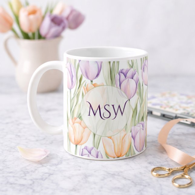 Taza De Café Pastel Peach Purple Tulips Spring Floral Monogram (Subido por el creador)