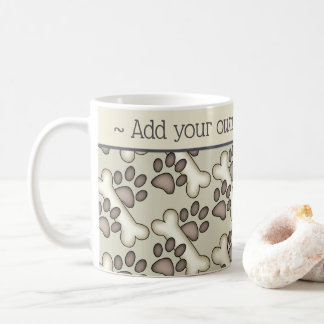 Taza De Café Patas y amante fangosos del perro de los huesos