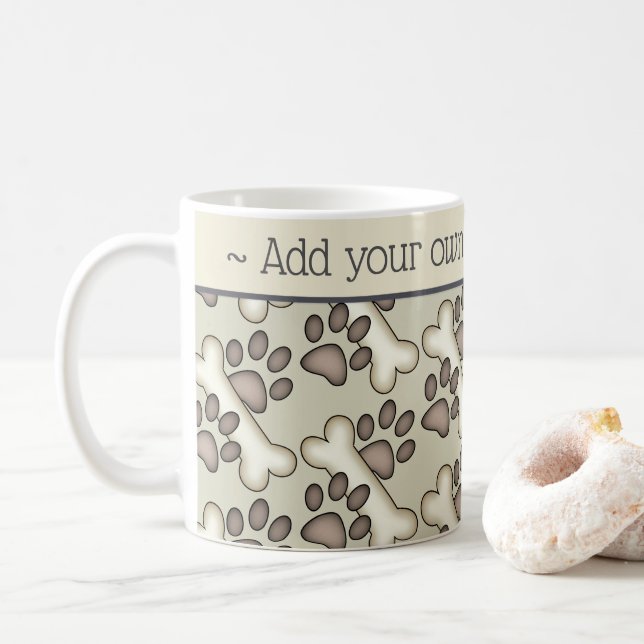 Taza De Café Patas y amante fangosos del perro de los huesos (Con donut)