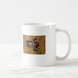 Taza De Café Pato de madera en el lago Dorado