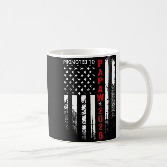 Taza De Café Patriotic Mens Promoted To Papaw Est 2026 First Ti (Derecha)