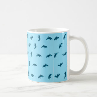 Taza De Café Patrón de ballena sobre fondo azul claro