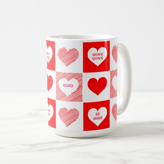 Taza De Café Patrón de Corazones de Vela Roja y Blanca (Anverso derecho)