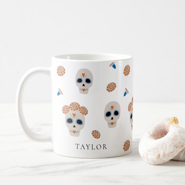 Taza De Café Patrón de cráneo de azúcar | Halloween moderno (Con donut)