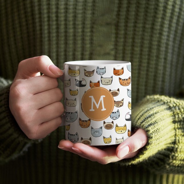Taza De Café Patrón de doodle de cara de gato con monograma (Cat Face Doodle Pattern Mug)