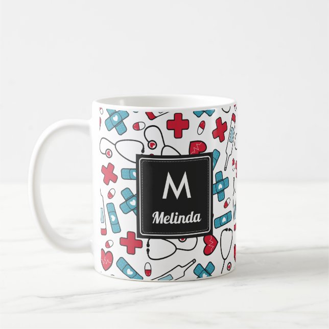 Taza De Café Patrón de enfermera azul rojo monogramado (Izquierda)