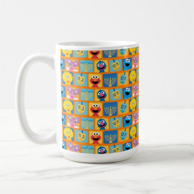 Taza De Café Patrón de Hanukkah de Plaza Sésamo (Izquierda)