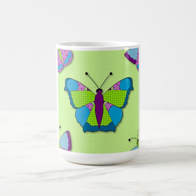 Taza De Café Patrón de mariposa de patchwork sobre verde (Subido por el creador)