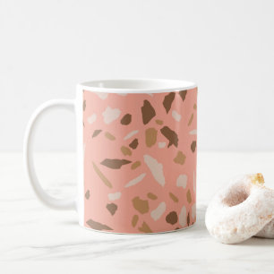 Taza De Café Patrón de mármol de terrazo beige melocotón marrón