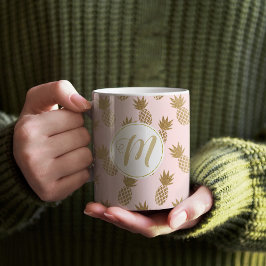 Taza De Café Patrón de piña dorada y monograma