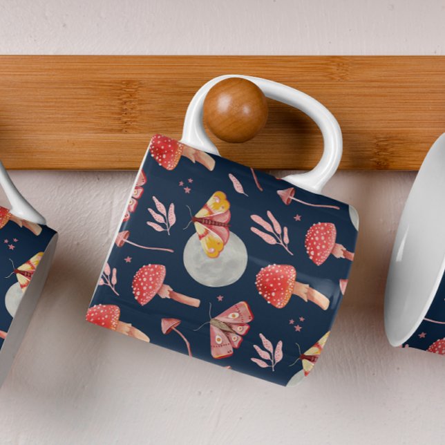 Taza De Café Patrón de polilla mágica y hongos. Noche de Woodla (Subido por el creador)